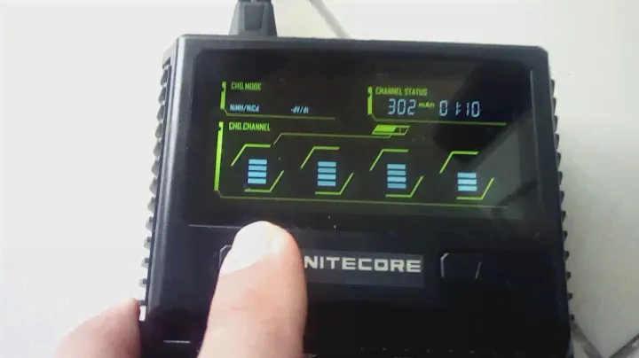 Nitecore New SC4 vs D4 Part 1